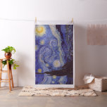 Vincent Van Gogh Sterrennacht  Fine Art Stof<br><div class="desc">Vincent van Gogh Sterrennacht Fine Art Painting Sterrennacht is een schilderij van de Nederlandse postpressionist Vincent van Gogh. De blauwe nachtelijke hemel is gevuld met ronddraaiende wolken, sterren en een heldere halve maan. De Sterrennacht is de enige nocturne in de reeks uitzichten uit zijn slaapkamerraam. Beweging: Post-Impressionisme. Prachtige artistieke decoratieve...</div>