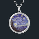 Vincent Van Gogh Sterrennacht  Fine Art Zilver Vergulden Ketting<br><div class="desc">Vincent van Gogh Sterrennacht Fine Art Painting Sterrennacht is een schilderij van de Nederlandse postpressionist Vincent van Gogh. De blauwe nachtelijke hemel is gevuld met ronddraaiende wolken, sterren en een heldere halve maan. De Sterrennacht is de enige nocturne in de reeks uitzichten uit zijn slaapkamerraam. Beweging: Post-Impressionisme Prachtige artistieke decoratieve...</div>
