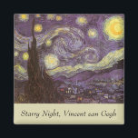 Vincent van Gogh - Sterrennacht Magneet<br><div class="desc">Sterrennacht (1889) van Vincent van Gogh is een post-impressionisme, een schilderij van de natuur van het kunstlandschap. Een uitzicht van een stad in een vallei 's nachts met de wolken die ronddraaien, de sterren die schijnen en een prachtige gouden gele halve maan. Het werd overdag uit het geheugen geschilderd en...</div>