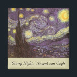 Vincent van Gogh - Sterrennacht Magneet<br><div class="desc">Sterrennacht (1889) van Vincent van Gogh is een post-impressionisme, een schilderij van de natuur van het kunstlandschap. Een uitzicht van een stad in een vallei 's nachts met de wolken die ronddraaien, de sterren die schijnen en een prachtige gouden gele halve maan. Het werd overdag uit het geheugen geschilderd en...</div>