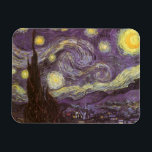 Vincent van Gogh - Sterrennacht Magneet<br><div class="desc">Sterrennacht (1889) van Vincent van Gogh is een post-impressionisme, een schilderij van de natuur van het kunstlandschap. Een uitzicht van een stad in een vallei 's nachts met de wolken die ronddraaien, de sterren die schijnen en een prachtige gouden gele halve maan. Het werd overdag uit het geheugen geschilderd en...</div>