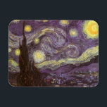 Vincent van Gogh - Sterrennacht Magneet<br><div class="desc">Sterrennacht (1889) van Vincent van Gogh is een post-impressionisme, een schilderij van de natuur van het kunstlandschap. Een uitzicht van een stad in een vallei 's nachts met de wolken die ronddraaien, de sterren die schijnen en een prachtige gouden gele halve maan. Het werd overdag uit het geheugen geschilderd en...</div>