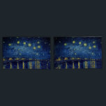 Vincent Van Gogh "Sterrennacht over de Rijn" Kussensloop<br><div class="desc">Vincent Van Gogh's Art Work - "Sterrennacht over de Rijn" staat op deze kussen. (ZIE HET HOESJE VAN DUVET MATCHEREN) Mooie nachteffecten in dit uitzicht van de Rhône, waarin Van Gogh de kleuren die hij in het donker waarnam, geweldig transcribeerde. Blauwte overheerst: Pruisblauw, ultramarien en kobalt. Het stadsgas licht een...</div>