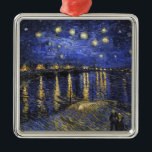 Vincent Van Gogh Sterrennacht over de Rijn Metalen Ornament<br><div class="desc">Vincent Van Gogh Sterrennacht Over de Rhone Sterrennacht Over de Rhone (september 1888) is een van de schilderijen van Vincent van Gogh in Arles 's nachts. Het was geschilderd op een plek op de Rijnrivier die slechts een 1 of 2 minuten durende wandeling was van het Gele Huis op de...</div>