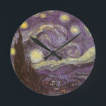 Vincent van Gogh - Sterrennacht Ronde Klok<br><div class="desc">Sterrennacht (1889) van Vincent van Gogh is een post-impressionisme, een schilderij van de natuur van het kunstlandschap. Een uitzicht van een stad in een vallei 's nachts met de wolken die ronddraaien, de sterren die schijnen en een prachtige gouden gele halve maan. Het werd overdag uit het geheugen geschilderd en...</div>