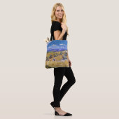 Vincent van Gogh - Tarwe Stacks met luiers Tote Bag (Op model)