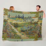 Vincent Van Gogh  tuin in Arles Fleece Deken<br><div class="desc">Een charmante afdruk van 'Garden at Arles', een olie op schilderij van doek, gemaakt in 1888 door Vincent van Gogh. Vincent van Gogh (1853 - 1890) was een Nederlandse Post-Impressionistische schilder die in iets meer dan tien jaar ongeveer 2.100 schilderijen creëerde, waaronder ongeveer 860 olieschilderijen, waarvan de meeste werden gemaakt...</div>