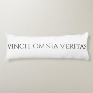 VINCIT OMNIA VERITAS BODY PILLOW LICHAAMSKUSSEN