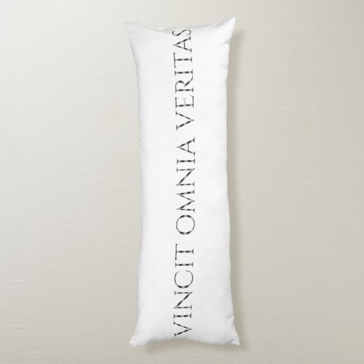 VINCIT OMNIA VERITAS LICHAAMSKUSSEN (Achterkant (Verticaal))