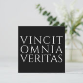 VINCIT OMNIA VERITAS - Licht (Staand voorkant)