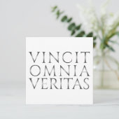 VINCIT OMNIA VERITAS - Licht (Staand voorkant)
