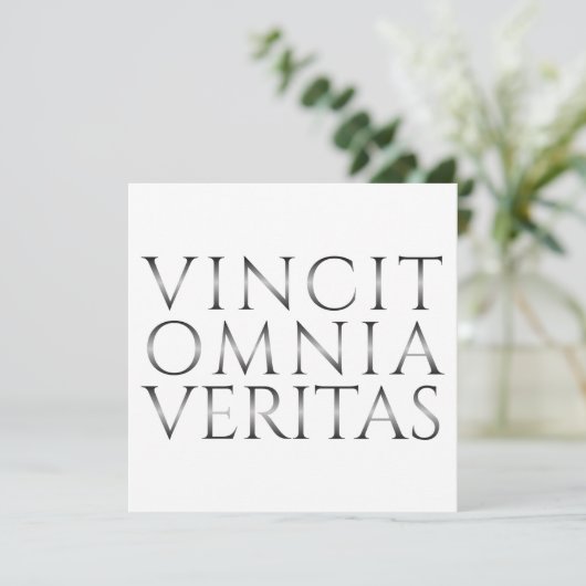 VINCIT OMNIA VERITAS - Licht (Staand voorkant)