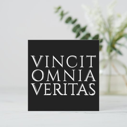 VINCIT OMNIA VERITAS - Licht (Staand voorkant)