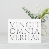 VINCIT OMNIA VERITAS - Licht (Staand voorkant)