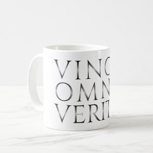 VINCIT OMNIA VERITAS - Licht Koffiemok (Voorkant links)