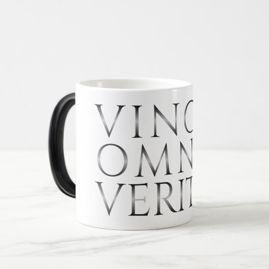 VINCIT OMNIA VERITAS - Licht Magische Mok (Voorkant links)