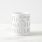 VINCIT OMNIA VERITAS - Mok met lichte koffie (Center)