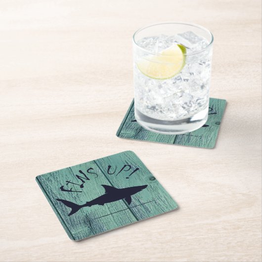 Vindt grote witte haai blauw hout kartonnen onderzetters (Insitu)