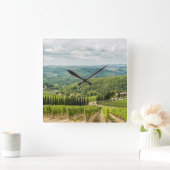 Vineyards landschappen in de ochtend in Chianti. Vierkante Klok (Huis)