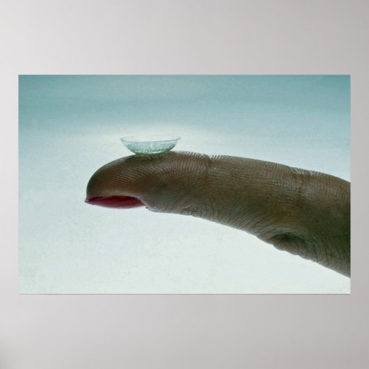 Vinger die een contactlens heeft poster (Voorkant)