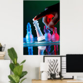 Vinger kantelt een schaakstuk op het schaakbord poster (Thuiskantoor)