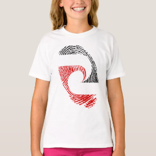 vingerafdrukken onder Maori-vlag T-shirt