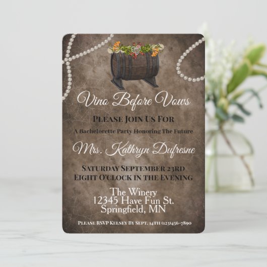 Vino Before Vows Bachelorette Party Invitation Kaart (Staand voorkant)