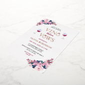 Vino voor geloften bloemenwijn thema Vrijgezellenf Folie Uitnodiging (Gedraaid)