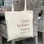 Vino voor geloften wijn land vrijgezellenfeest tote bag<br><div class="desc">Welkom vrienden op uw wijnland vrijgezellenweekend met deze chique en moderne gepersonaliseerde canvas tassen. Design beschikt over "vino before vows" in stoffige roos klassieke serif belettering met uw gebeurtenis- of gelegenheidsnaam eronder in handgeschreven cursief script. Personaliseer met de locatienaam en/of het jaar eronder.</div>