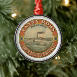 Vintage advertentie voor Fanny Ross koper gedistil Metalen Ornament<br><div class="desc">advertentie voor Fanny Ross koperen gedistilleerde whisky. Afbeelding van een whiskeyvat waarop een stoomboot staat afgebeeld die met Fanny Ross over het peddelwiel reist.</div>