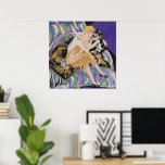 Vintage Art Deco vrouw met kat door S. Chompre Poster<br><div class="desc">Klassieke illustratie art deco dagelijks leven afbeelding met een elegante vrouw die een flapperjurk draagt en op een bank zit met haar huisdier kat. Vrouw met kat door S. Chompre. "Femmes Modernes, 1926" door S. Chompré is een reeks illustraties met hedendaagse vrouwen uit de jaren twintig door Samuel Chompré. De...</div>