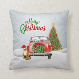 Vintage-auto geparkeerd door kerstboom en vosseneg kussen