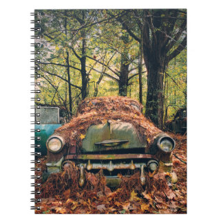 Vintage auto in herfstbladeren Spiraal Notebook Notitieboek