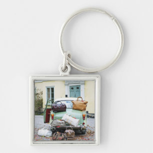 Vintage-auto met veel bagage sleutelhanger