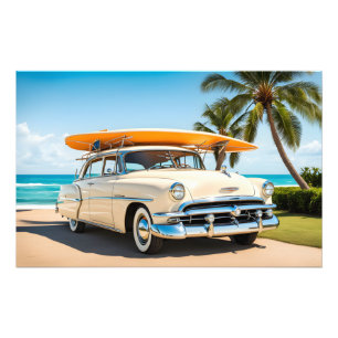 Vintage auto op het strand met surven plank foto afdruk