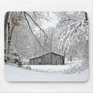 Vintage Barn in de verse sneeuw - Plattelandstoren Muismat