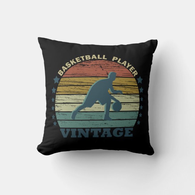 Vintage Basketbalspeler bij Zonsondergang Kussen (Voorkant)