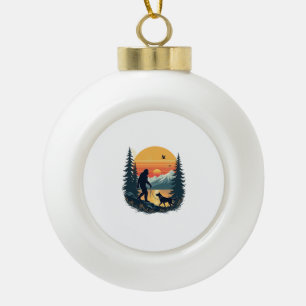 Vintage Bigfoot Wandelende Hond Berg Zonsondergang Keramische Bal Ornament