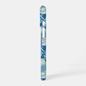 Vintage Blauwe William Morris Tapijt Monogram iPhone 16 Hoesje (Linkerkant)