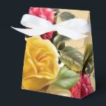 Vintage bloemen voor rode en gele rozen bedankdoosjes<br><div class="desc">rode en gele rozen op een antiek papieren achtergrond. Zoek naar huwelijksproducten.</div>