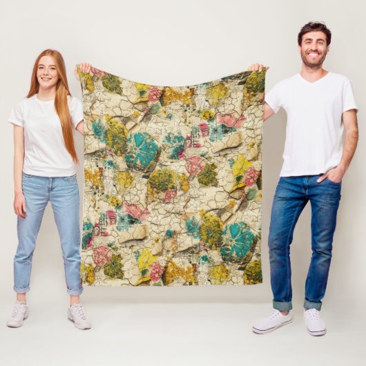 Vintage bloemencollage met verouderde papierstruct fleece deken (In situ)