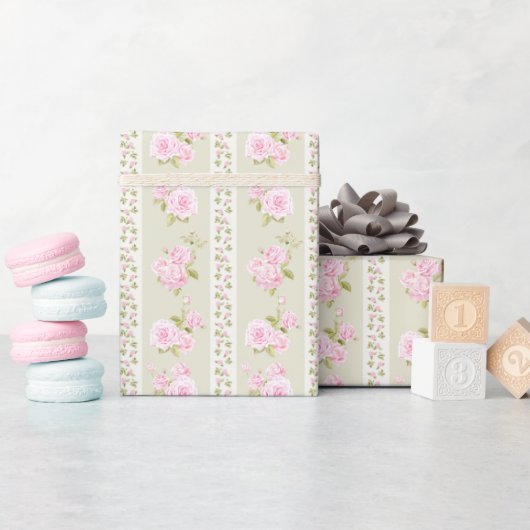 Vintage bloemmotief saliegroen cadeaupapier (Baby Shower)