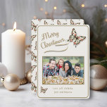 Vintage Christmas Butterfly Familiefoto Feestdagenkaart<br><div class="desc">Vintage Christmas Butterfly Familie Foto Vakantie Kaart. Verspreid de magie van het vakantieseizoen met onze aanpasbare vintage kerstvlinderkaart, met uw familiefoto. Dit tijdloze ontwerp combineert de elegantie van natuur met de warmte van vakantietradities en creëert een persoonlijke herinnering die de schoonheid van uw dierbare herinneringen vastlegt. Perfect voor het verzenden...</div>