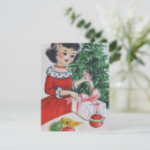 Vintage Christmas Girl Unwrapping Cadeau Feestdagenkaart (Staand voorkant)