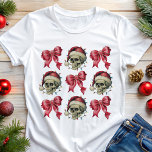 Vintage Christmas Skulls Coquette Bows Retro Tri-Blend Shirt<br><div class="desc">Dit unieke ontwerp combineert feestelijke vakantiestoenen met schedels in  stijl met een kerstmuts,  waardoor een perfecte mix van gotische en kerstvibes ontstaat. Ideaal voor diegenen die graag donkere,  edgy elementen mengen met vakantiejuichen. De retro-esthetiek voegt een nostalgische maar gedurfde twist toe aan het traditionele vakantiethema.</div>