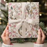 Vintage Christmas Tiger Pattern | feestdag Cadeaupapier<br><div class="desc">Voeg een unieke draai toe aan uw kerstcadeauverpakking met dit Vintage Christmas Tiger Pattern Wrapping Paper! Met een feestelijk en stijlvol ontwerp van tijgers met vakantieaccenten, is dit inpakpapier ideaal voor iedereen die houdt van een mix van klassieke charme en gedurfde elegantie. Ideaal voor het geven van vakantiecadeaus, deze kenmerkende...</div>