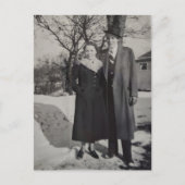 Vintage Couple Standing in Snow Briefkaart (Voorkant)