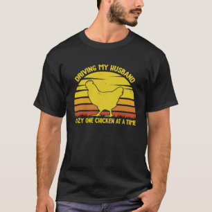 Vintage die mijn man bestuurt, gek op een kip bij t-shirt