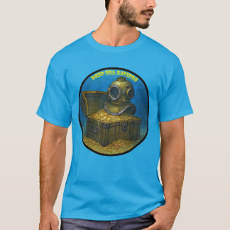 Vintage Diving Helmet on a Treasure Chest URM T-shirt