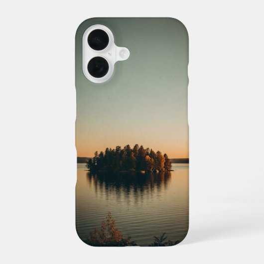 Vintage Eiland bij Zonsondergang iPhone 16 Hoesje (Achterkant)